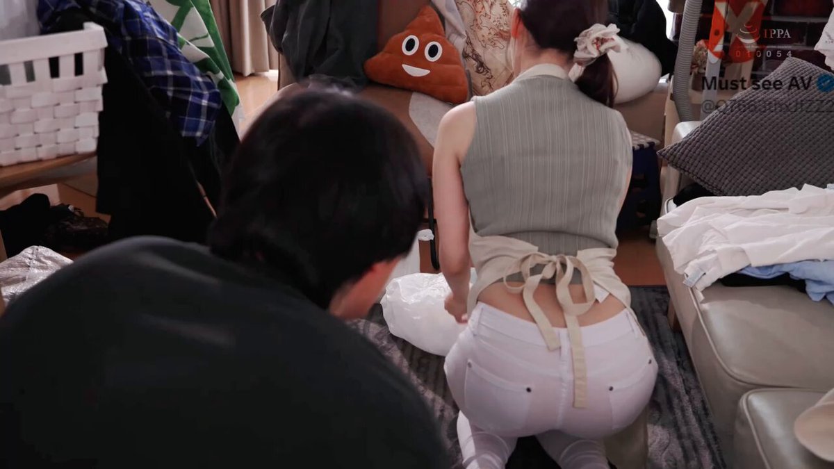 JUQ-819 Akari Tsumugi Akari &quot;Golden jeans, black stockings, close-up ng kanyang pwetan, ang galing! Nag-evolve na naman ang itsura n...