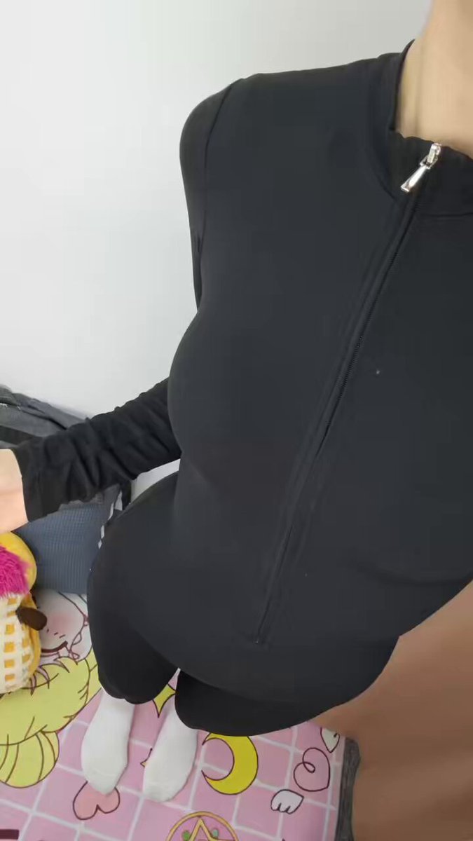 No tengo previsto hacer ninguna transmisión en directo la semana que viene; voy a salir de la ciudad para grabar.

 
   