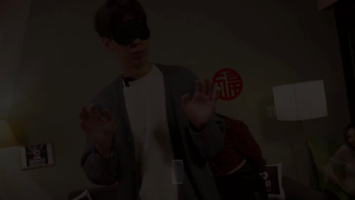 セクシー美女のヒップ誘惑！男優が黒ストの美脚を舐め、巨乳を揉んで絶頂で噴射