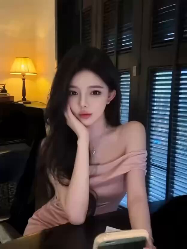 광저우 🦜 · 175cm, 자연스러운 D컵, 신과 같은 외모, 스타일리시하고 고급스러움 · 규칙적인 운동, 탄탄한 몸매, 엄청 긴 다리 🦵 · 같은 도시에...