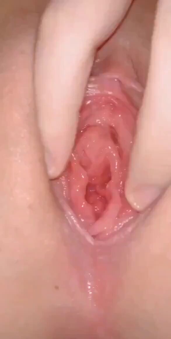 手指猛插粉嫩骚穴！极致特写淫水直流高潮喷射