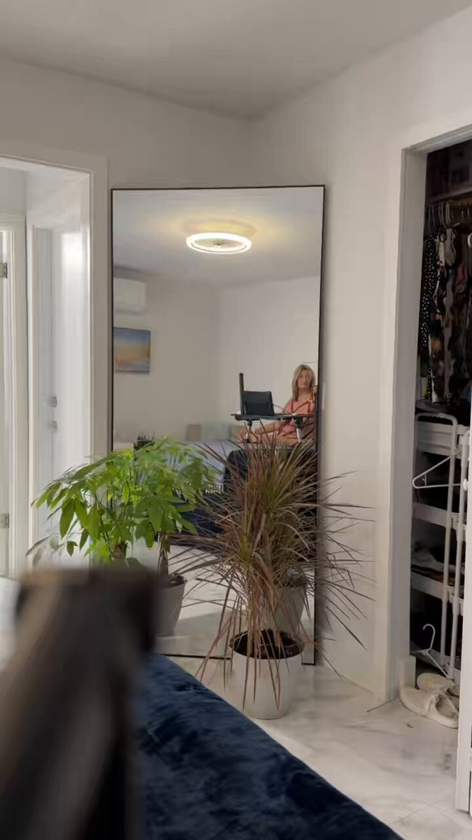 豊満な金髪熟女、赤い縄のランジェリーで鏡前ワイルドヒップスイングショー！123av.fun独占の誘惑