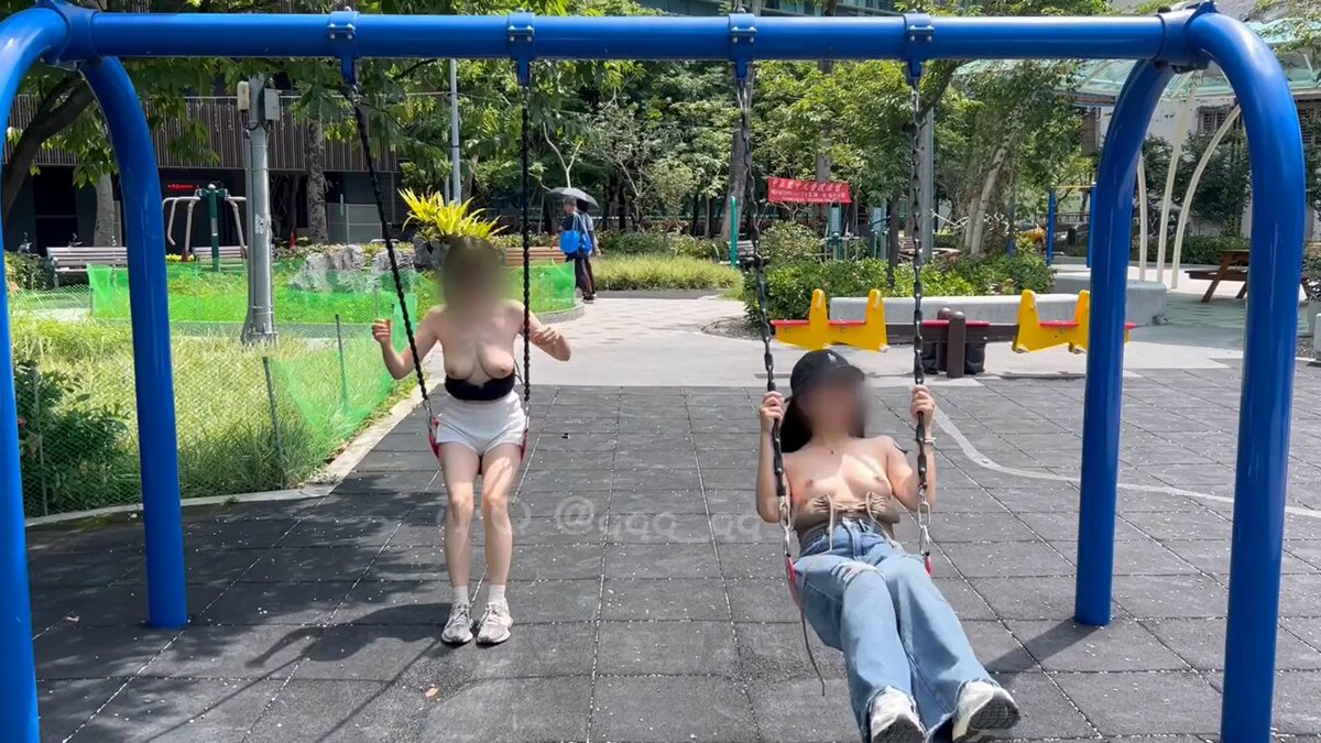 #두 아이처럼 행복해 보여요 🍉

  