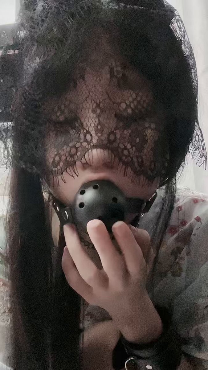 Não vá embora, fique e me dê seu sêmen hoje. 