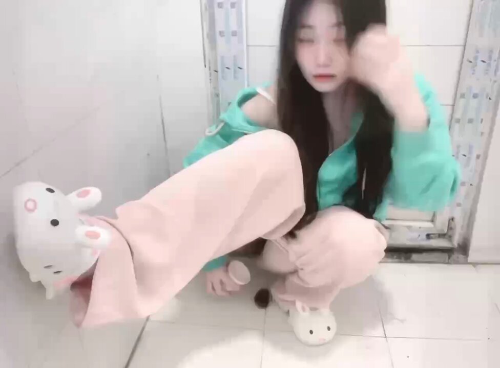 我要做推特第一反差女！！！主人的任务！！

哥哥你见过喝自已的尿吗？有点咸? 