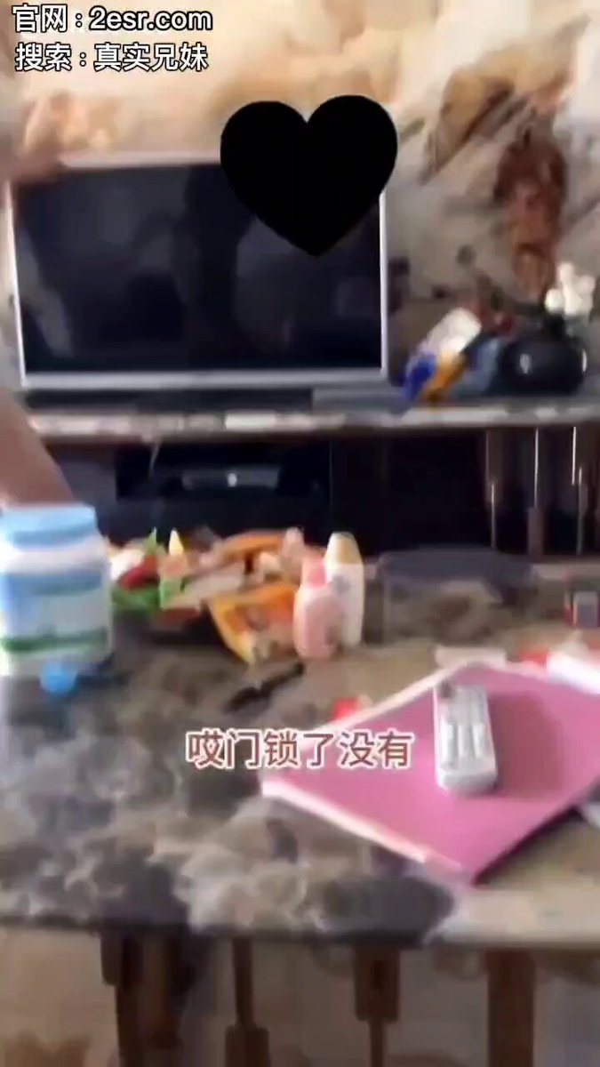 没想到遇到这样的极品妹妹了
爸妈刚出门就锁上门给哥哥撸管口交
哥哥赶紧趁着爸妈不在家找妹妹打一炮，妈妈来几次电话都不敢接，太刺激了！

完整...