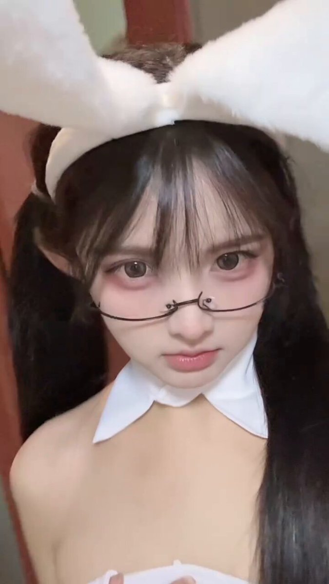 #上海🦜 
06懵懂少女🍼
梦幻软妹 萌娇可爱 
白、幼、纯天花板🐽敏感多💦 
绵绵音🪆目光依依 腰身软软
身高167cm 🐻C cup 体重45kg
卡哇伊系萝莉 音...