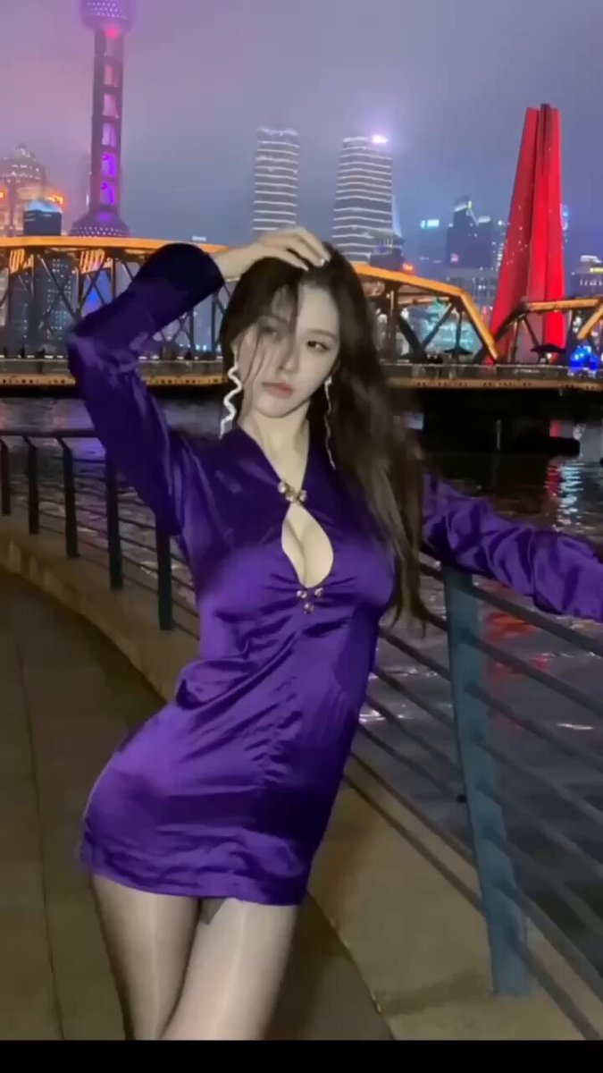 #상하이, 키 176cm, 키 1cm 작음, 보상 제공. 2002년 상하이 희극학원 졸업, 진정한 슈퍼모델, 챔피언, 다수의 수상 경력, 자격증 소지. 풍만한 E...