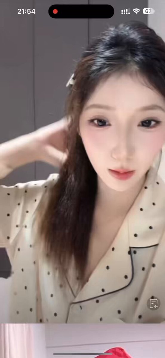 主播很漂亮，奶头也一样😍 