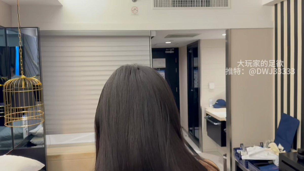 学舞蹈的小姑娘身材真真的太完美了 翘臀 小蛮腰 第一约还是有点放不开 