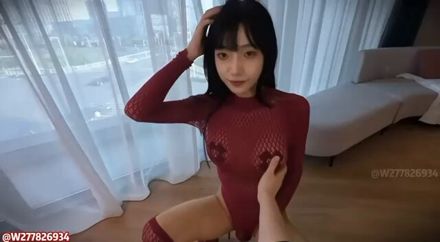 性感黑发美女网袜红衣口交吞精高潮