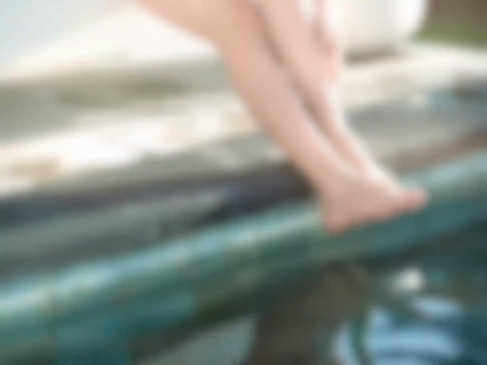 泳池边性感美女湿身诱惑！大奶翘臀超辣比基尼