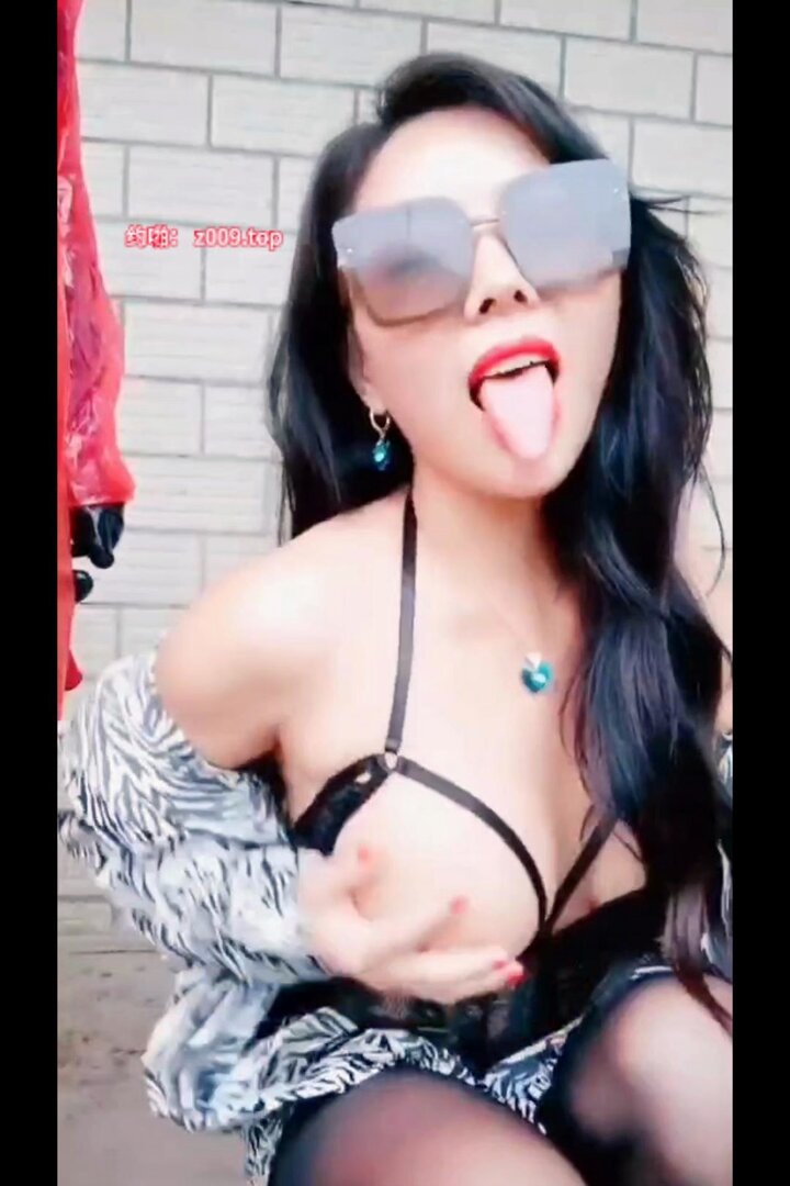 Chudai 💦 #OutdoorLiveStream #SeduzindoOldManInThePark #VideoChat 