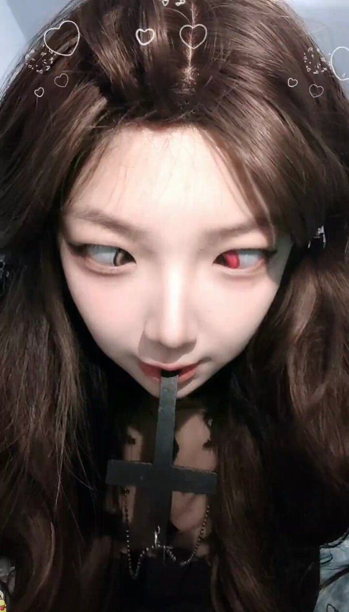 哥特红眼辣妹露乳心心诱惑，123av.fun等你来舔屏！