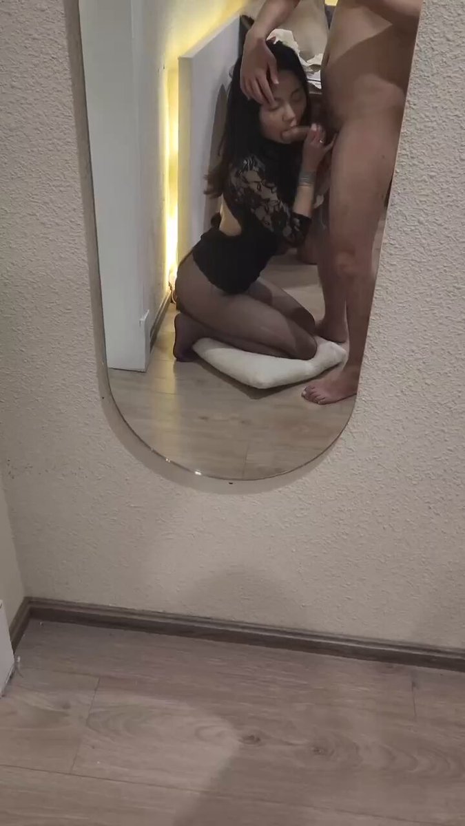 Kneeling at the Mirror Licking a Huge Cock! Black-Stocking Beauty Greedily Swallows the Rod, Multiple Orgasms