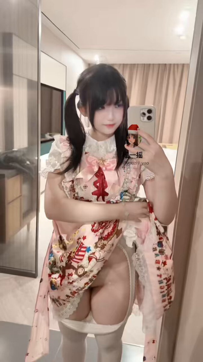 圣诞夜谁想吃这个小蛋糕😋
     
   