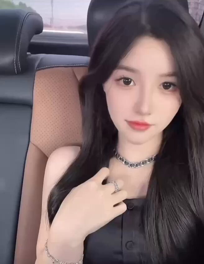 #上海  極品
• 精緻臉 纯欲 甜美留学生
精通素描 滑雪🎿古筝 健身
• 🐣  天然E - Beauty   ╸新加坡游玩，美丽在线🍑雪白牛奶🥛肌.細膩大長腿 
蜜桃...