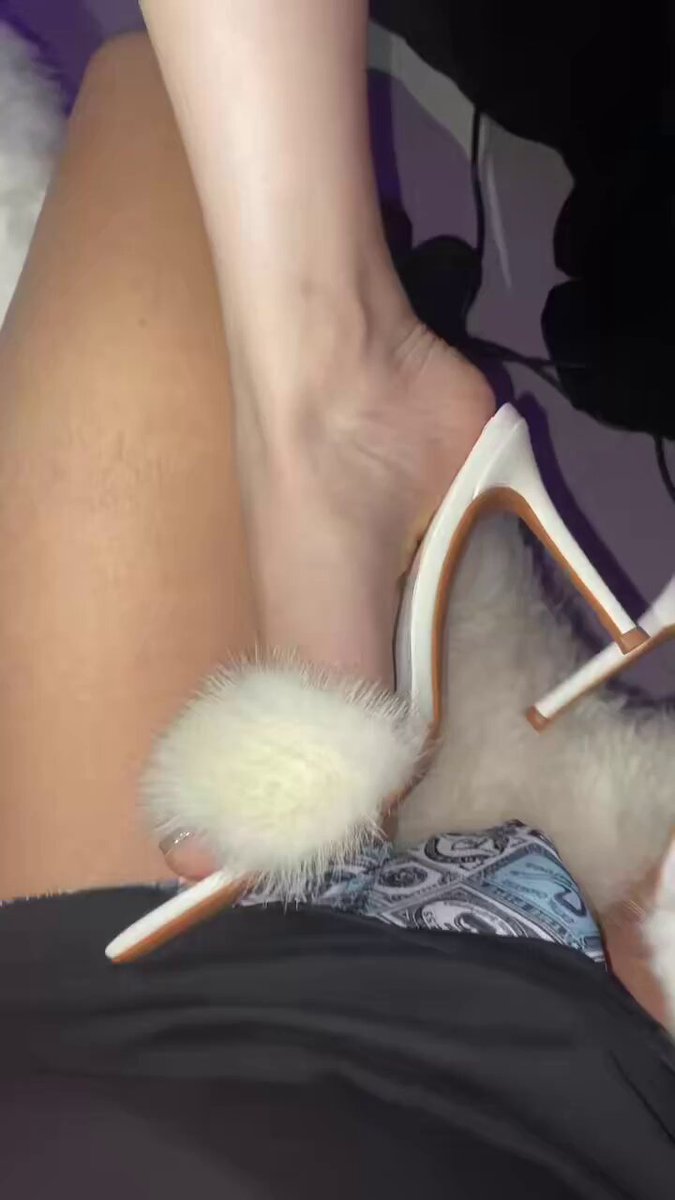 性感美腿毛绒高跟鞋诱惑，翘臀大腿夹击足交狂欢！