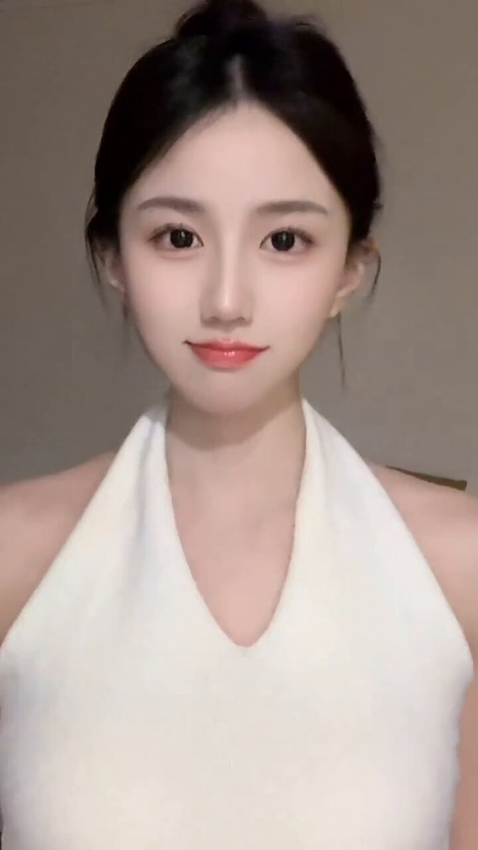 #BeautéPureDeShanghai, 170 cm, bonnet C, née en 2003, visage sublime, excellente forme physique, fraîche et naturelle, danseuse professio...