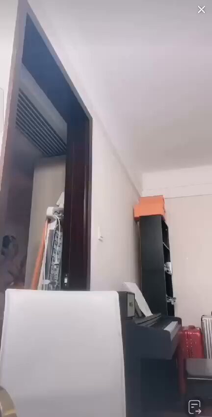 室内琴房偷窥美女人妻自慰高潮狂喷