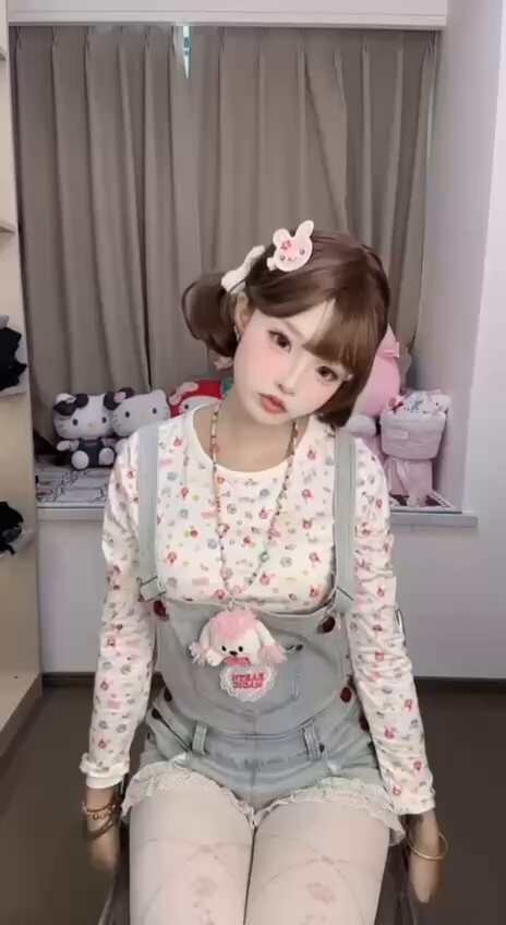 🟡메이투안 데이팅 클럽💌✈️고객 서비스: 메이투안 고객 서비스는 #청두#쌍류에 사는 21세 인터넷 운영자 샤오티의 신청을 받았습니다. 165cm, 51k...