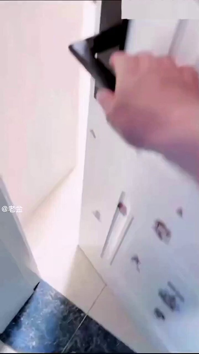 叔叔你和我妈在干啥呢😍😍给你妈按摩呢 小哥没忍住，来到大嫂的房间 背着侄子和大嫂偷情 观看链接在评论区 