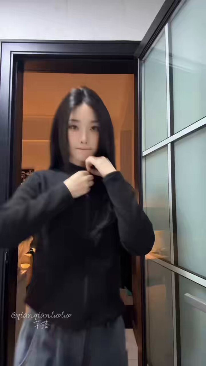 长发美女浴室脱衣秀！大奶上镜晃荡诱惑爆表