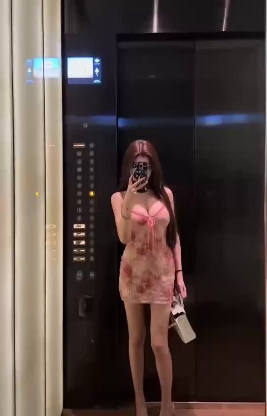 竹心推荐💕
坐标📍：#上海 
166cm 92斤 瘦 腰细 🐻C 在成都读研 C服有20+套 小话唠 相声演员级别 可以非常主动

♡仅业余兼职 请提前预约 

🐧 3832...