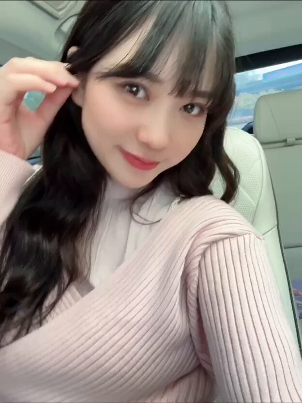 其实往往假期过后欲望会更强烈… 

今天特地见了个粉丝，进屋就开始脱衣服，结果直到坐到粗壮的棒棒上都没脱完。一瞬间就满足了，高潮让人不自禁的...