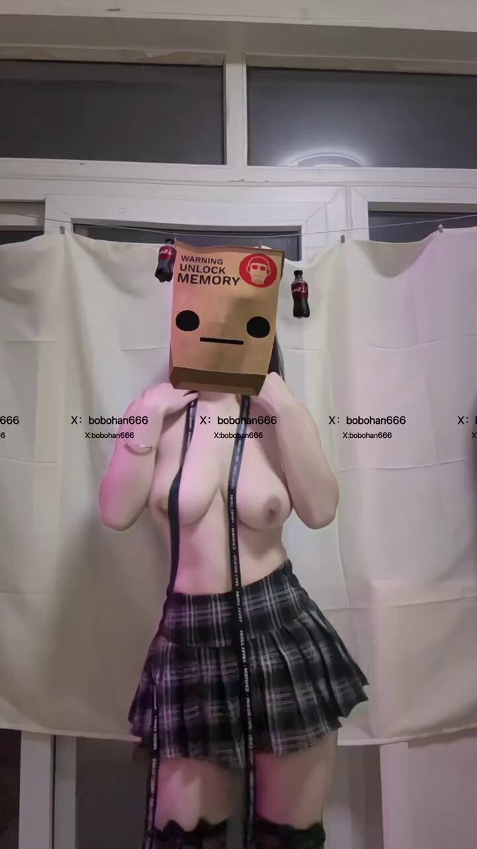 纸袋头JK少女裸露巨乳狂扭骚臀诱惑