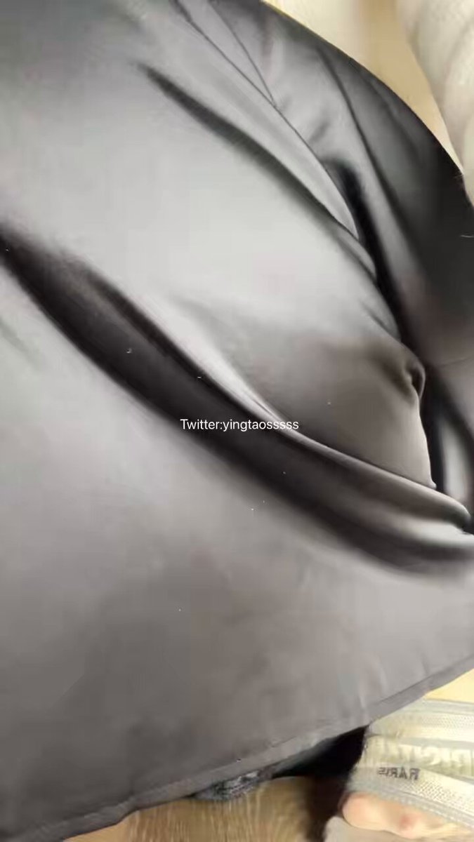 ストッキング美脚＆プリッとヒップ — 紫の蝶Tバック誘惑チェアショー