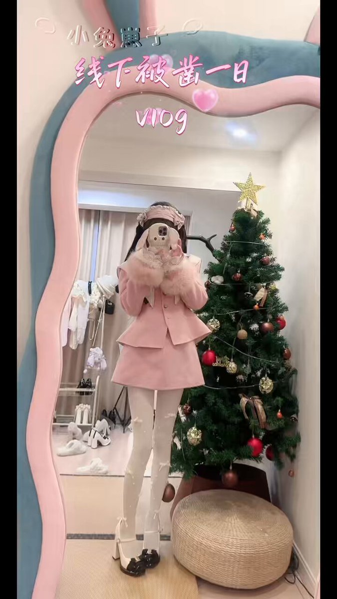 Bunny Girl Beautiful Legs Footjob Christmas Treat! White-Stockinged Feet Frenziedly Stroke a Big Cock to Explosive Ejaculation