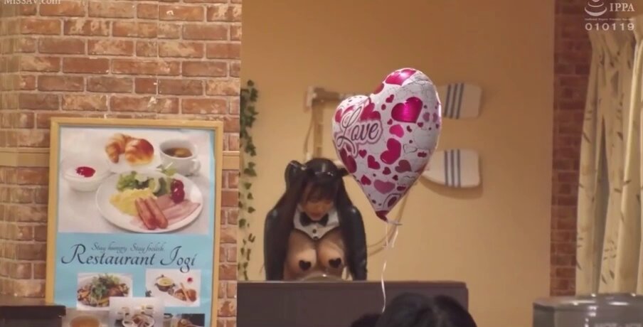 还以为是带的假乳😆
看了原片竟然是真的... 