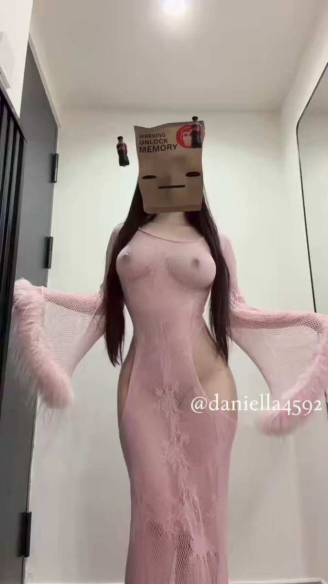 纸袋美女透视粉裙秀巨乳翘臀诱惑123av.fun