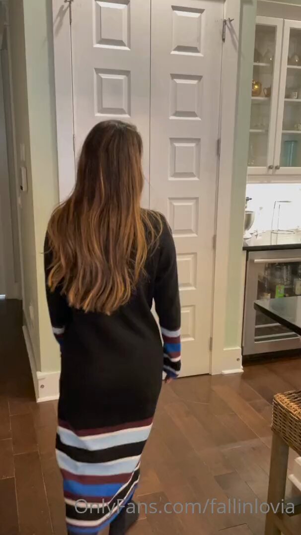 Naked Woman with Perky Butt in the Kitchen Frenzily Licks a Huge Cock — Super Plump Butt Shakes Seductively