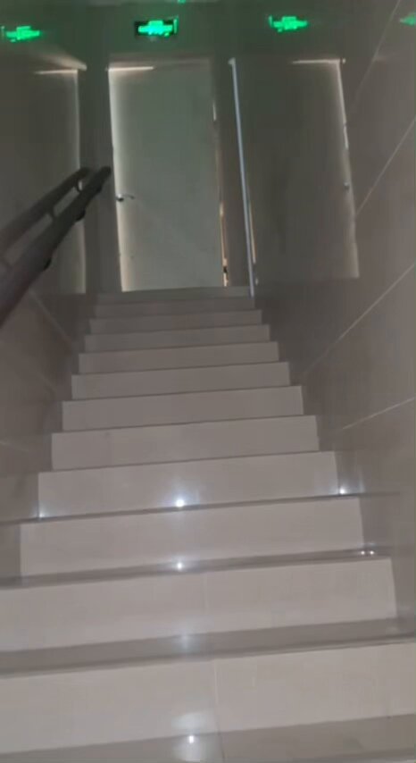 白衣の少女のプリ尻を弄る！パンティを下ろしてピンクの菊を見せつける誘惑 123av.fun