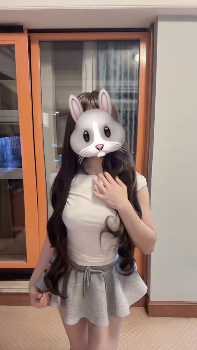 兔女郎长发美女露乳自拍诱惑！超短裙翘臀摇晃等你干