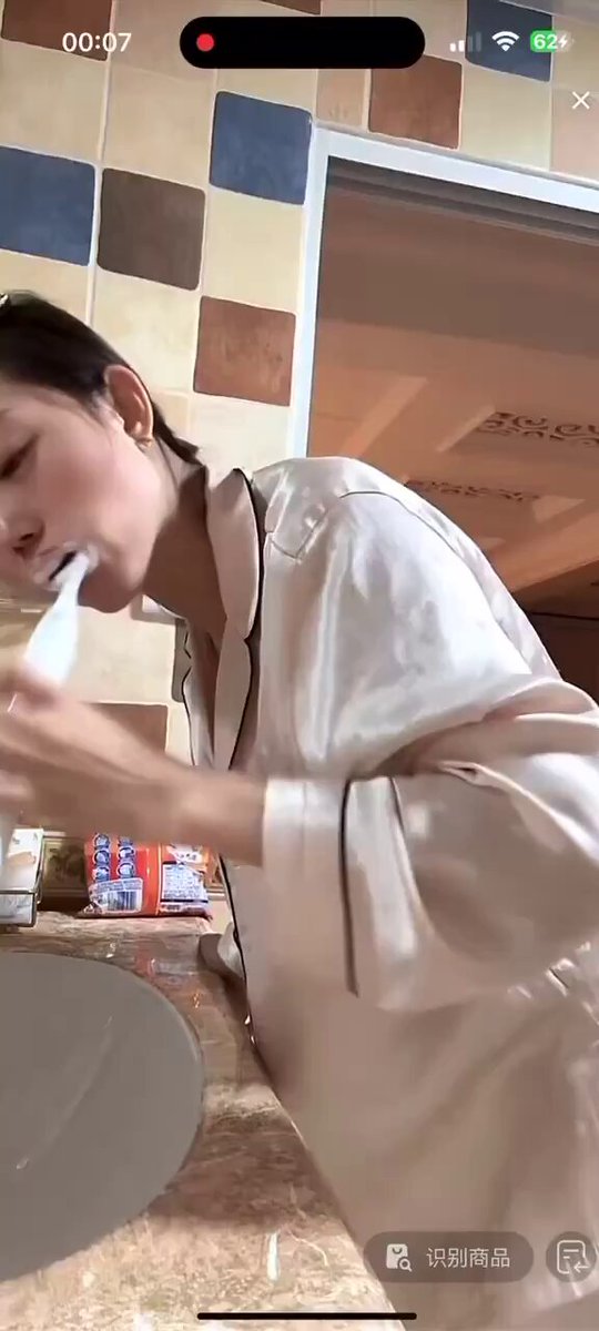 咦，怎么来了那么多人 