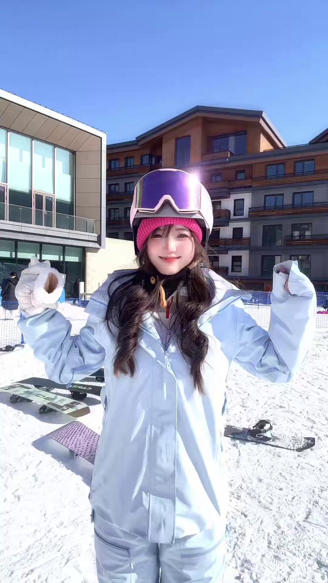 滑雪辣妹脱光变身猫耳骚货！巨乳开档泳装狂扭翘臀诱惑