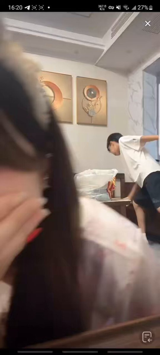美女走光瞬间