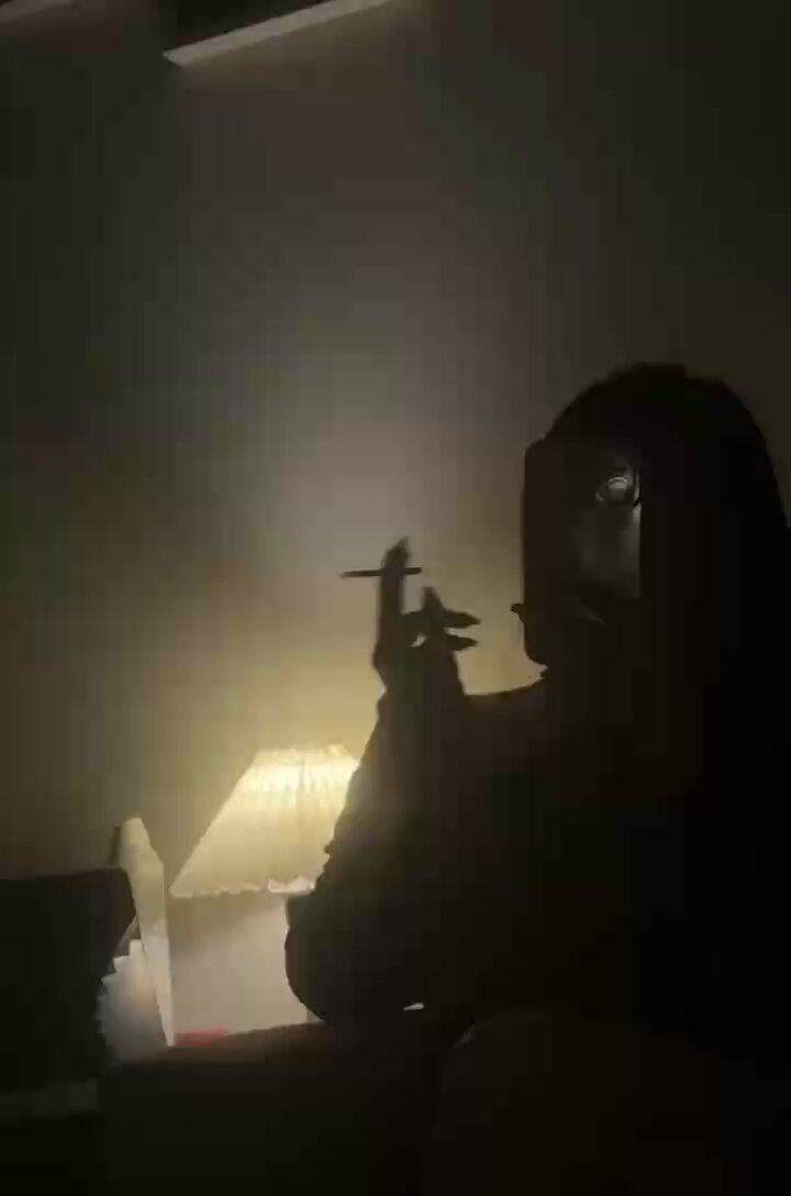 其实已经戒烟很久了
但有时候还是会想抽根烟 