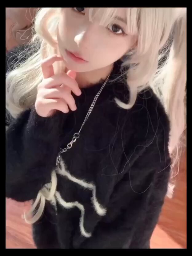 #上海
全部本人真实生活自拍和资料 
顶级纯欲天花板 童颜巨rua🐰
• 165cm/🐻D. 90斤 05年
• 角色扮演•可 COS
• 家有:洛丽塔 JK 女仆装
• 黑丝  白...