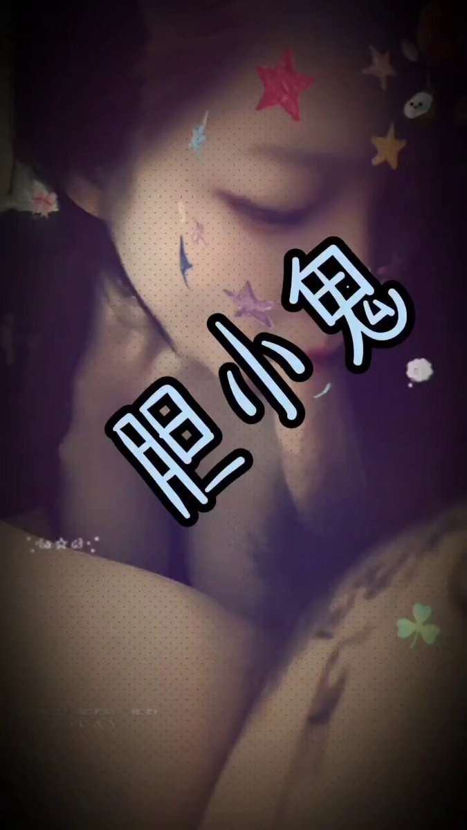 Horny Babe Selfie: Deep V Shows Exposed Breasts, Temptation! Face and Boobs All Soaked!