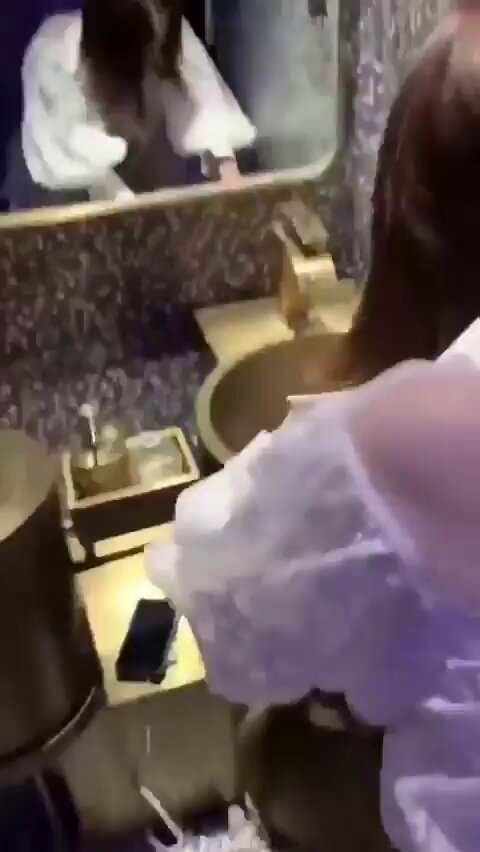 RT  高中同学聚会 当时追我的舔狗就是这么对我的...

感觉看  一会删了...... 