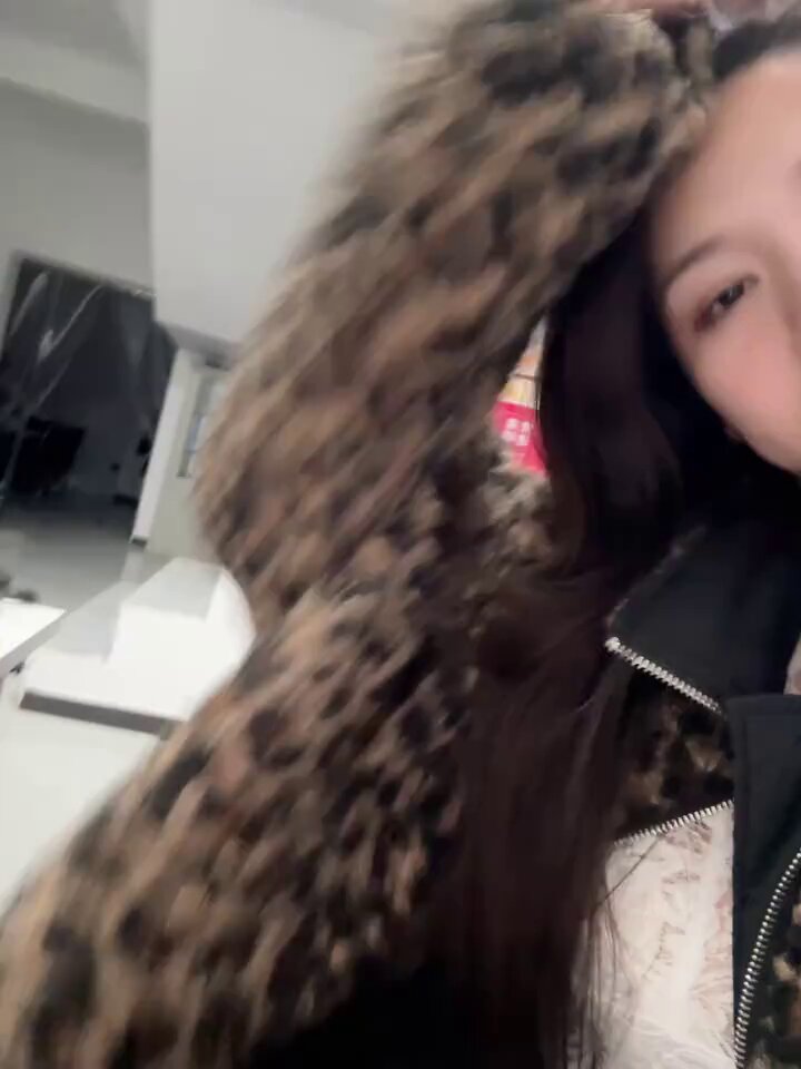 Je traîne au travail, je dîne après le boulot, insouciante et heureusement insouciante. L'hiver est là, et j'ai la flemme de me m...