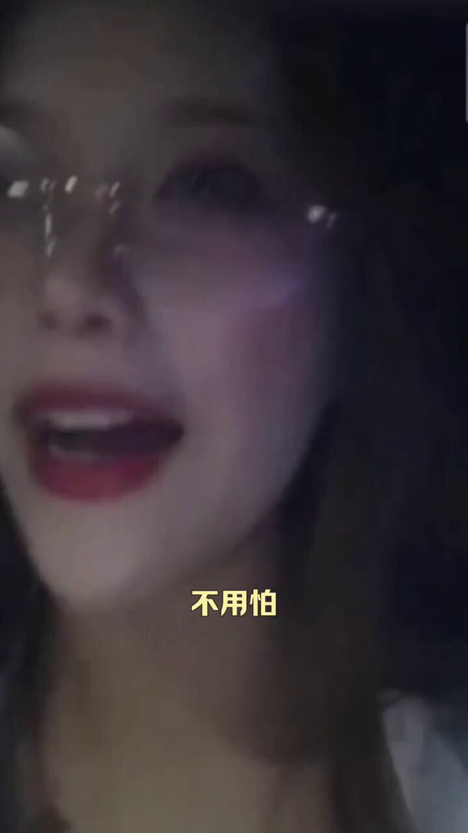 极品英语老师勾搭滴滴司机,各种花言巧语搞的司机小哥猝不及防,甚至还有点害怕(主要美女太漂亮了),还说万一刚插进去来了一堆人怎么办?在美女...