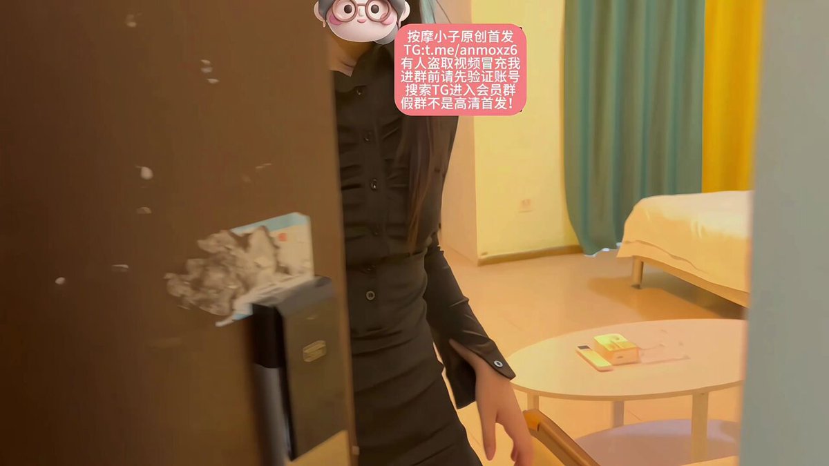 抖音小网红做精油spa，翘臀长腿极品身材，身体十分敏感，刚按摩几分钟，内裤就湿了，身体跟随节奏扭动，沉浸式口交吃屌，翘起屁股无套插入紧致骚逼...