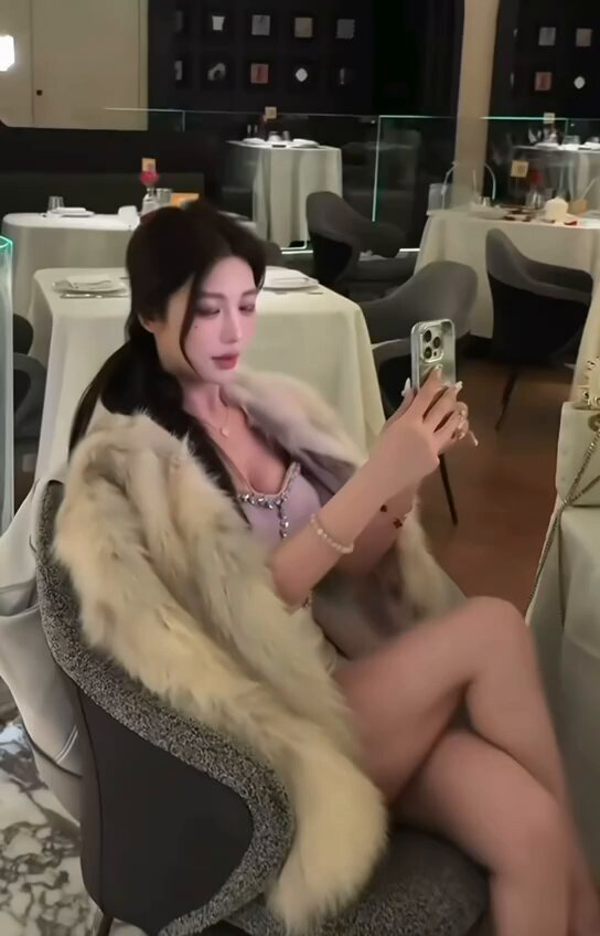 #深圳 80w 粉网红 5⬆️ 腰臀比绝佳
abbey 舞蹈专业 02年  真🐻36D 167  全身无整211院校毕业 纯欲款皮肤白 马甲线🍑
🐧：2632989133
✈️：
tg👗 