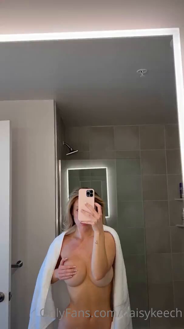 金髪美女がお風呂場で全裸自撮り！巨乳とプリッとしたお尻の誘惑が揺れる