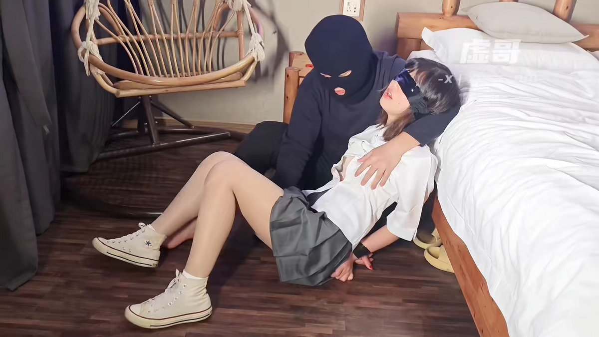 JK小妹妹，虚哥真的拿不住了，这个小嘴太湿滑了，，奈奈更柔软有弹性，小葡萄在嘴里跳动～ 